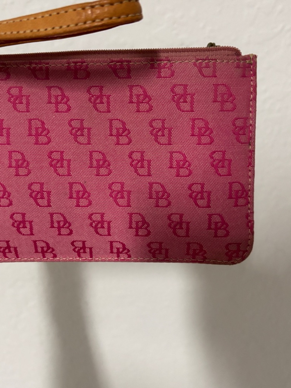 Dooney & Bourke Pink DB Logo Wristlet Wallet Fits iPhone Zip Pouch Tan Trim